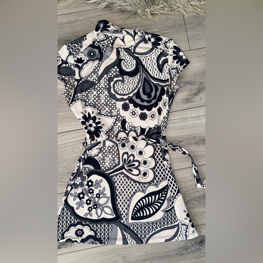 Vintage Black and White Floral Mini Dress - Picture 3 of 4